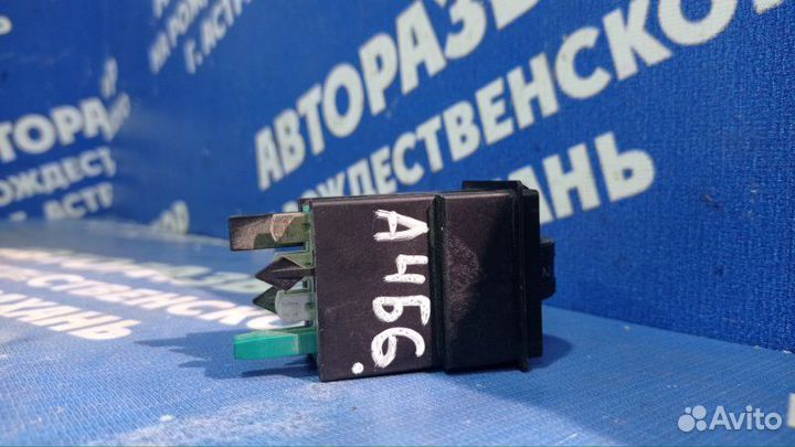 Кнопка обогрева сидений Audi A6C6 седан 2005