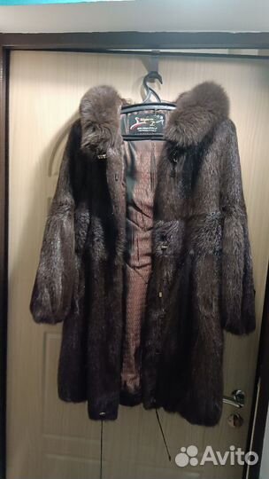 Шуба из нутрии 42-44 размер в отличном состоянии