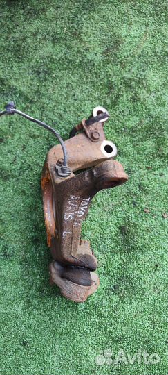 Левый поворотный кулак toyota auris