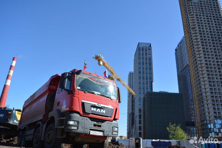 Водитель самосвала