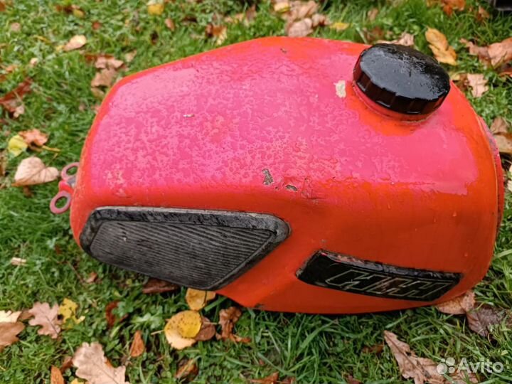 Бензобак на мотоцикл