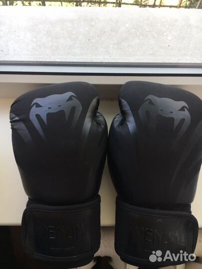 Боксерские перчатки 10 oz
