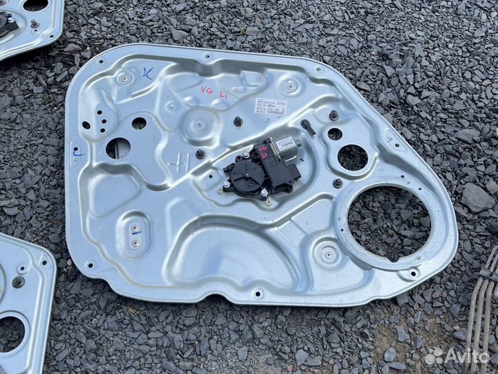 Стеклоподъемник передний левый Киа Венга