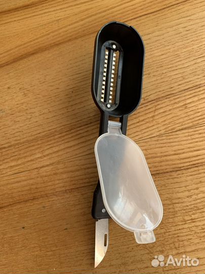 Нож для чистки рыбы с контейнером