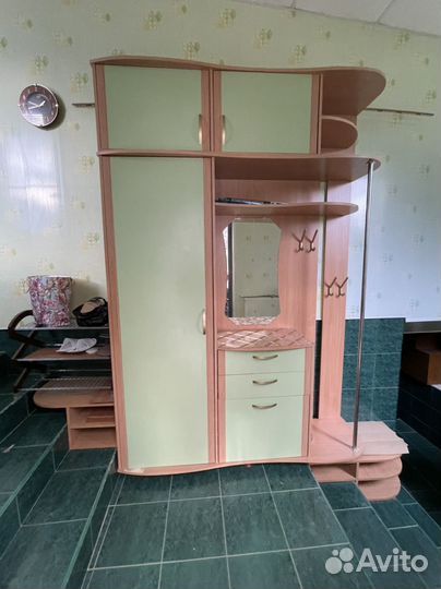 Стенка в прихожую