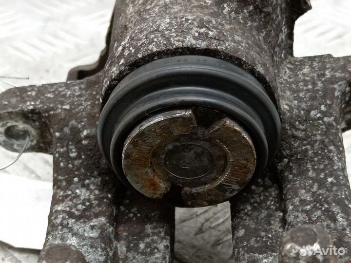 Суппорт задний левый Audi A4 B6 2002 8E0615423G