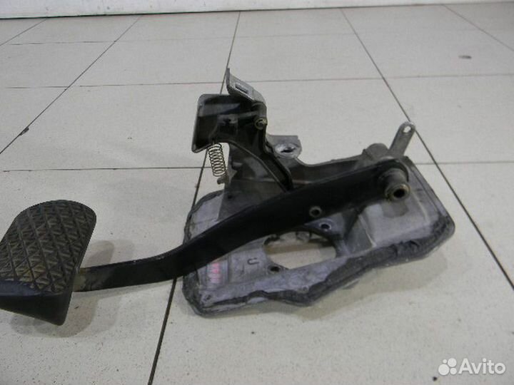 Педаль тормоза Мерседес