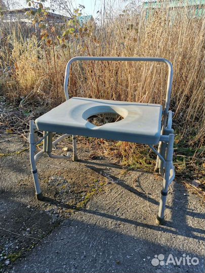 Стульчак для для людей с ограничением движений