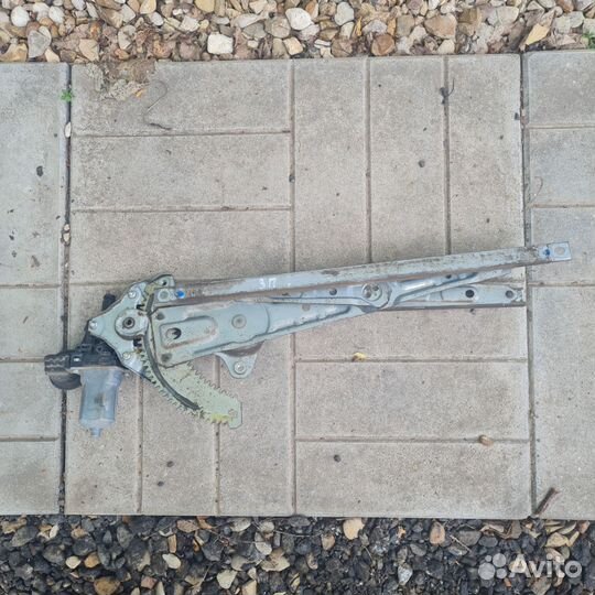 Стеклоподъемник Nissan Pathfinder R52 задний прав