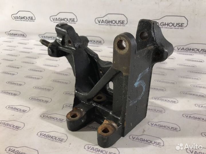 Кронштейн генератора левый Ford Focus MK 2 hwda