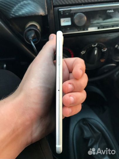 Телефон iPhone se 2020