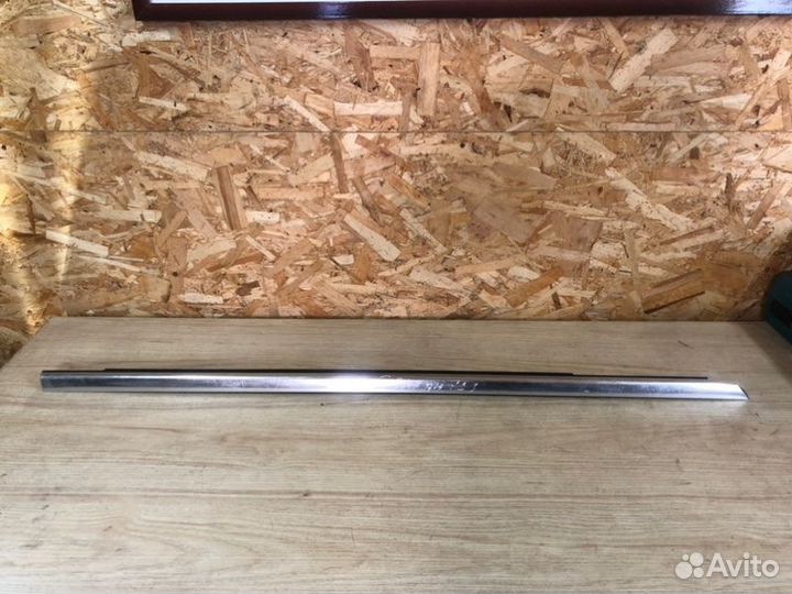 Накладка двери передняя левая Mercedes-Benz