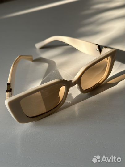 Солнцезащитные очки в стиле valentino