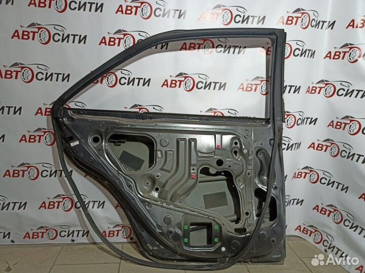 Дверь боковая задняя левая Toyota Camry 40-45