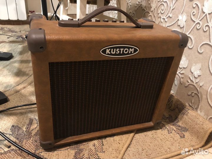 Акустический комбоусилитель