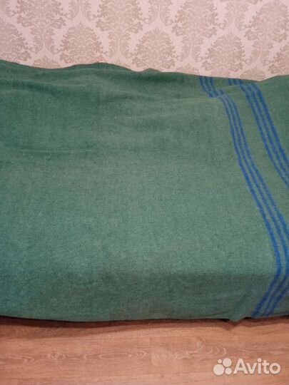 Одеяло полушерстяное СССР, ковры плюшевые желтый