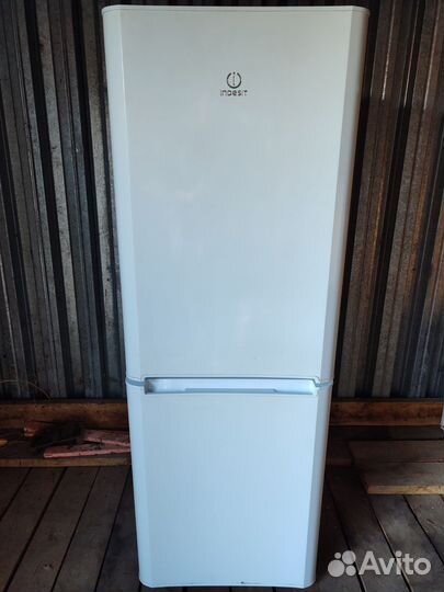 Холодильник indesit