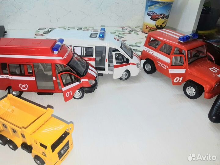 Машинки игрушки