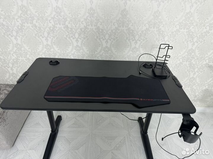 Игровой компьютерный стол Eureka