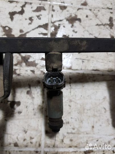 Топливная форсунка (рампа) Mazda 323 F BJ 2002 1.6