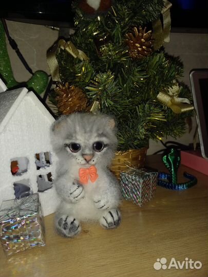 Котёнок, свалянный из шерсти