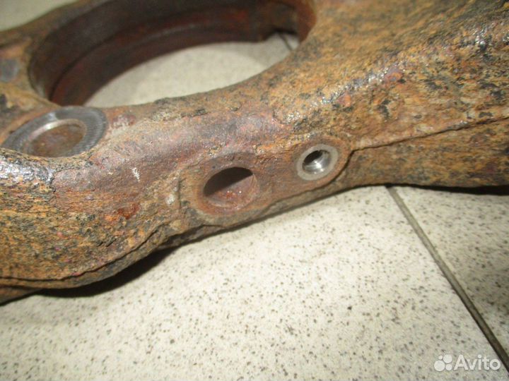 Кулак поворотный передний левый Lexus NX 200t/300