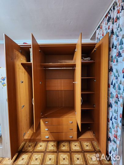 Шкаф плательный с зеркалом