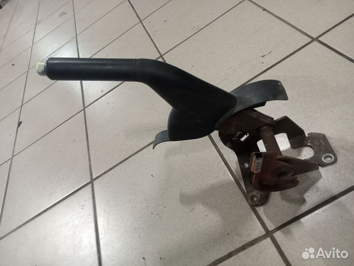 Рычаг стояночного тормоза Мазда 3