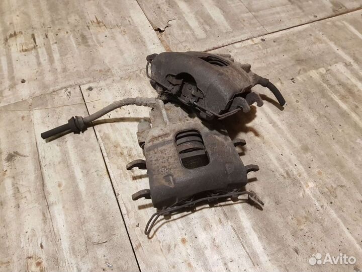 Суппорт тормозной правый Ford focus 1