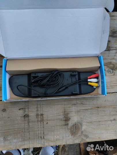 Зеркало заднего вида с монитором для камеры