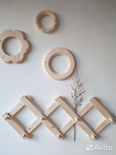 Вешалка настенная деревянная