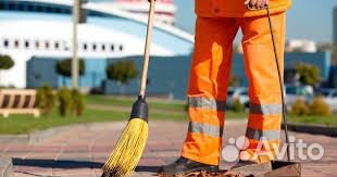 Дворник (м. Горьковская)