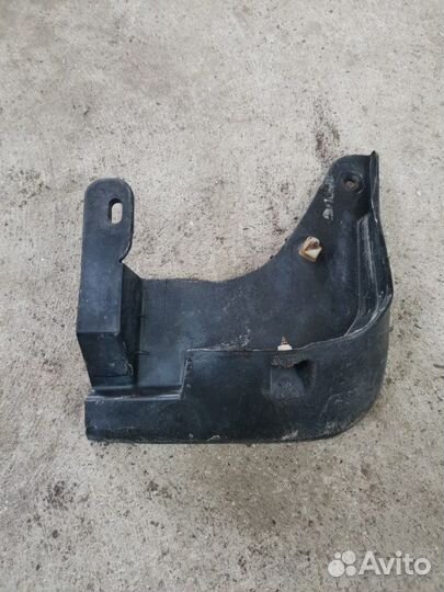 Брызговик передний правый Hyundai Sonata седан