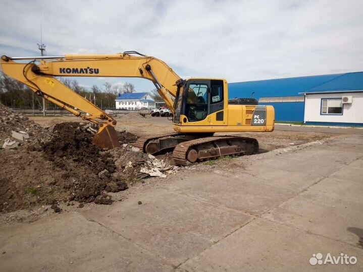 Гусеничный экскаватор Komatsu PC220, 2012