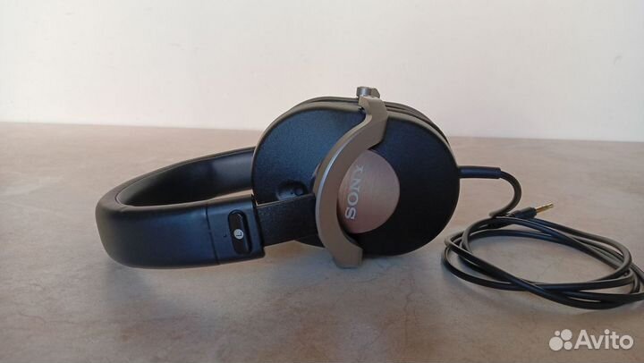 Наушники Sony MDR-ZX700. Студийные. В идеале