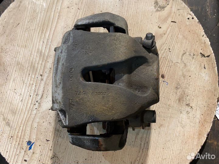 Суппорт передний левый bmw x5 е70 x6 е71