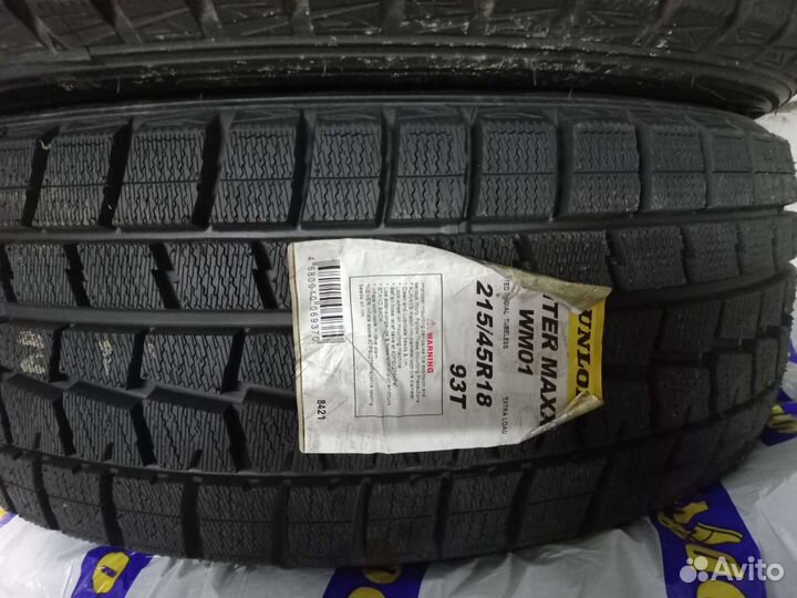 Dunlop Winter Maxx WM01 215/45 R18 93T
