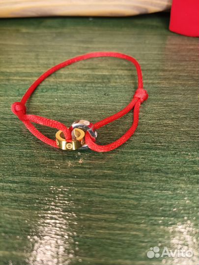 Браслет cartier красная нить