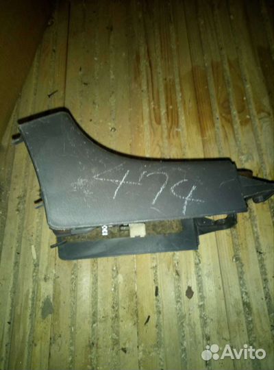 Часть центральной консоли на Toyota Cresta 100