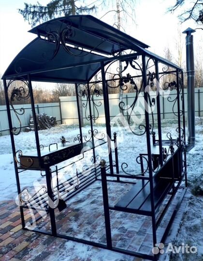 Мангал с крышей