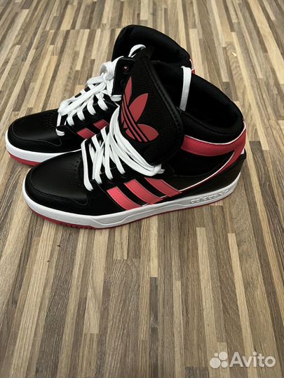 Новые кроссовки adidas рр 37,5