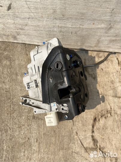 Замок задней правой двери Audi A3 8P