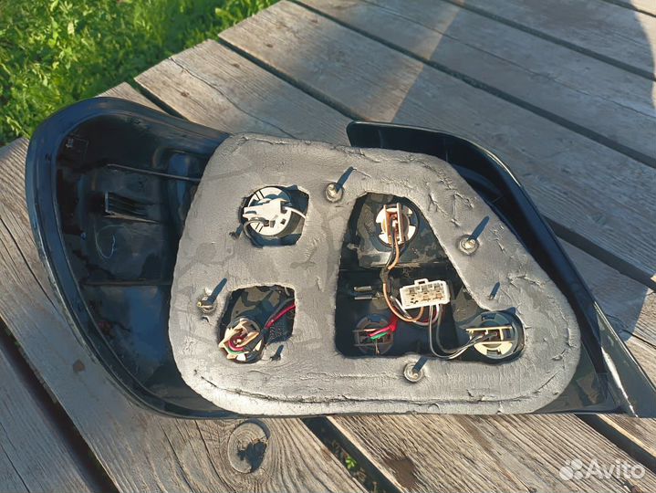 Фонарь задний правый Subaru Impreza