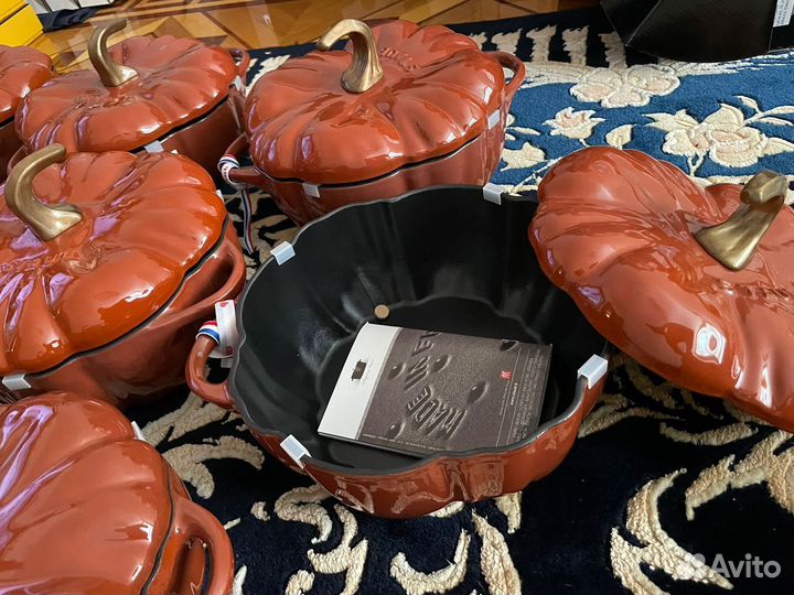 Чугунная кострюля