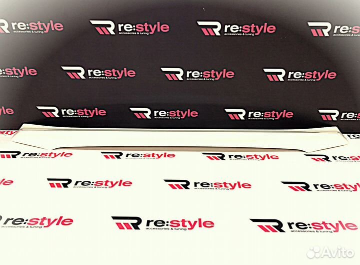 Спойлер Под стекло Lexus LX570 08-15г Белый