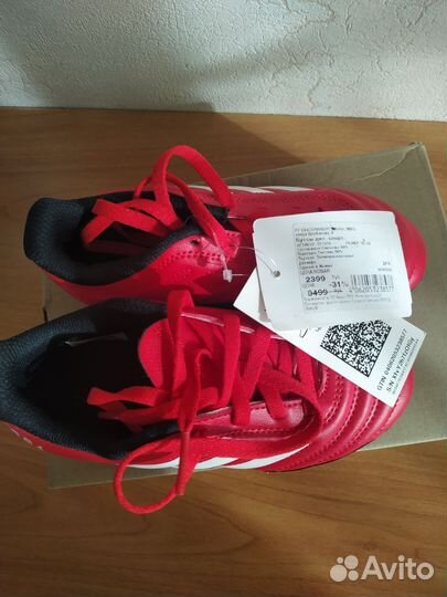 Футбольные бутсы adidas