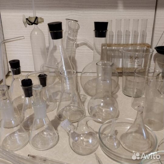 Лабораторная стеклянная посуда, аптечные весы СССР