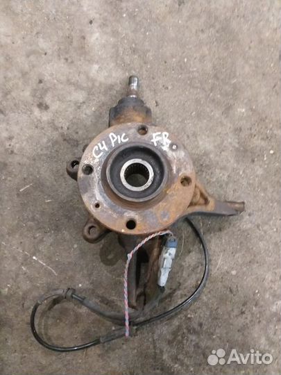 Кулак поворотный правый Ситроен С4 Пикассо