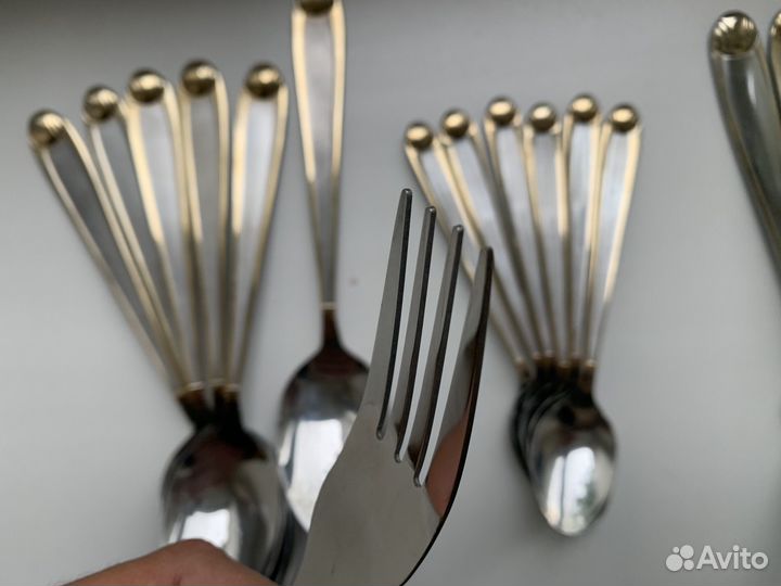 Набор столовых приборов 18 предметов(ложки,вилки)