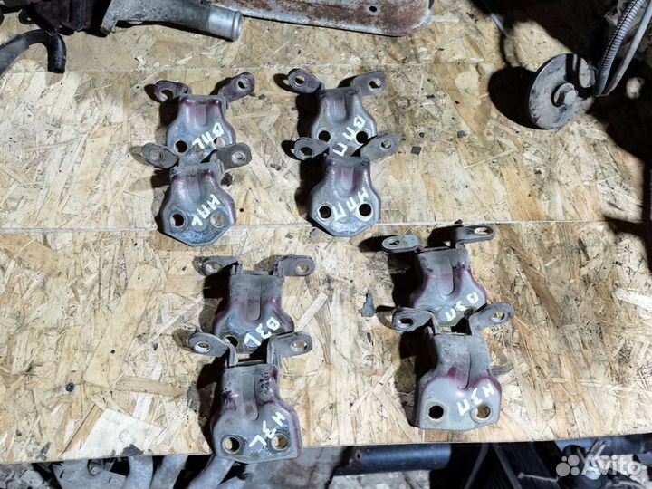 Петля двери kia spectra